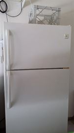 White Westinghouse Refrigerator with Icemaker