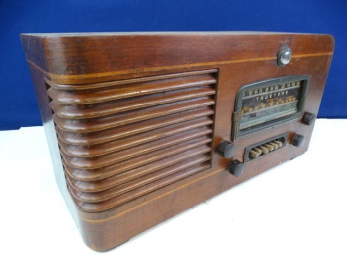 1937 Truetone Radio