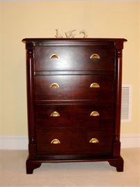 Mahogany 4-drawer dresser with shell drawer pulls.