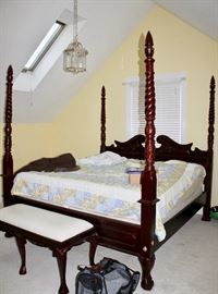 4-poster bed and bed bench