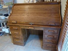 Roll Top Deck With A Lot Of Storage