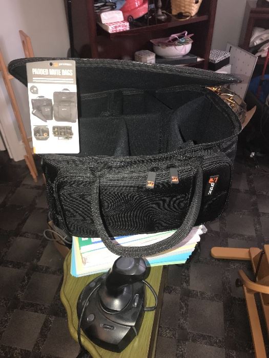 EXCELLENT CARRY OR TOTE BAG FOR CAMERA OR MUSIC ITEMS