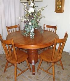 SOLID OAK PEDESTAL DINING TABLE/CHAIRS