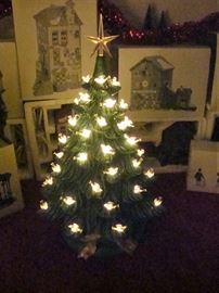 VINTAGE LIGHTED CERAMIC CHRISTMAS TREE - SWEET!