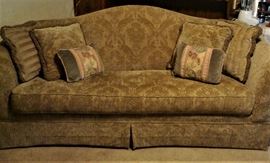 BEAUTIFUL BROYHILL SOFA  IN WONDERFUL CONDITION. THE PICTURE DOES NOT DO THIS SOFA JUSTICE TRUST ME.