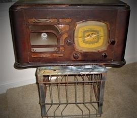 1930'S TRUETONE RADIO - GREAT SHELF SITTER