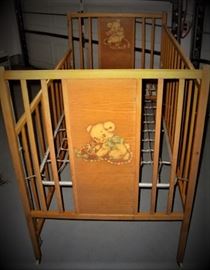 SWEET VINTAGE BABY CRIB
