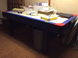 Air hockey table