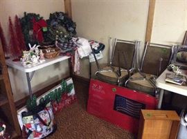 More holiday and 4 vintage 60-70’s kitchen chairs