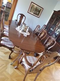 CUSTOM MADE DINING ROOM TABLE AND CHAIRS BENCH  MADE DOUBLE PEDESTAL  WITH LEAVES  OPENS TO 120 INCHES $  1400.00 CAN BE PURCHASED RITE AWAY