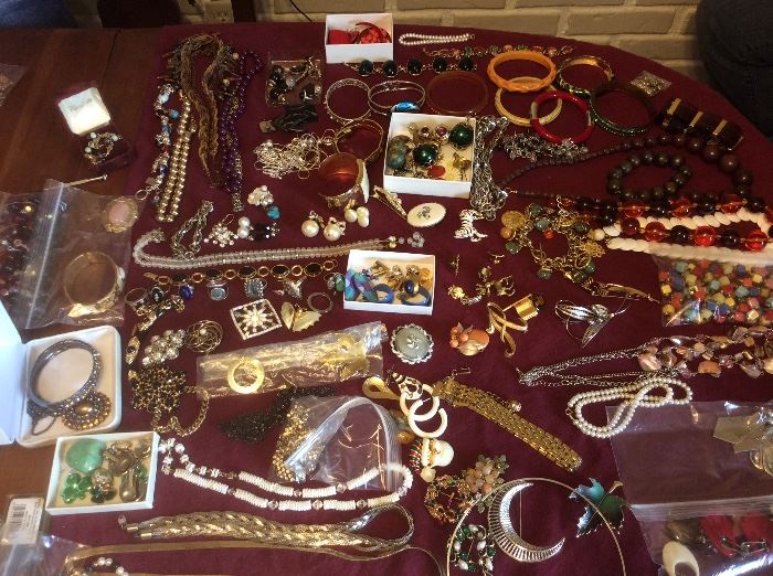 Lots of fun jewelry 