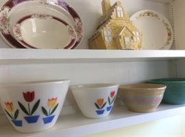 Retro Pyrex and pottery bowls