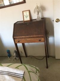 Small pull down desk