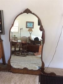 Mirror to dresser