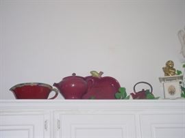 Large collection of Watt pottery