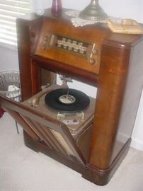 with working phonograph..and thick old Edison records
