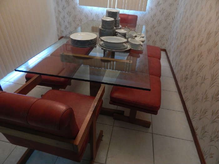 Incredible Retro Set. The glass is so thick four of us could not carry it! Perfect condition