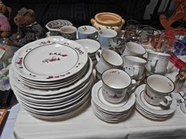 Pfaltzgraff Xmas Dinnerware