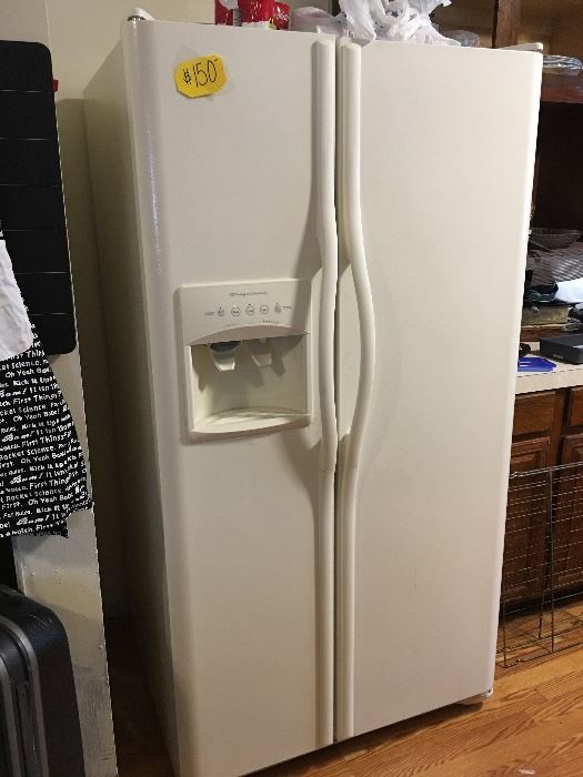 Refrigerator/freezer with ice maker