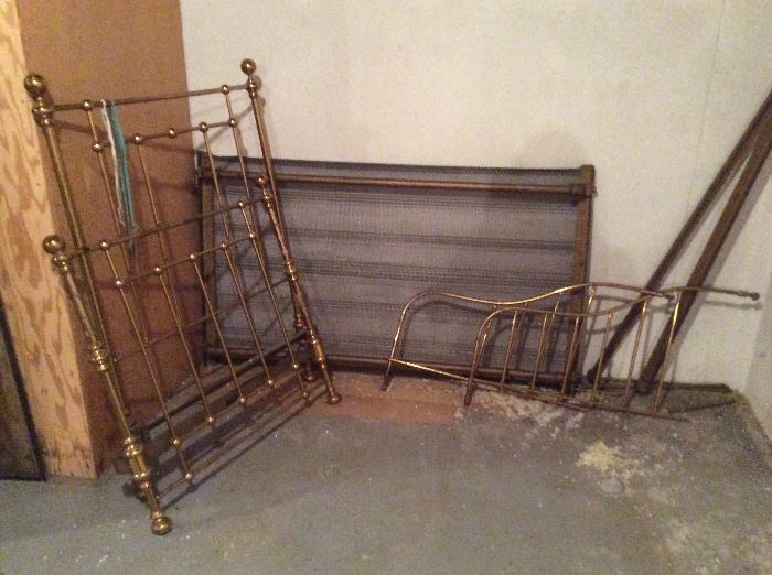 ANTIQUE BRASS YOUTH BED