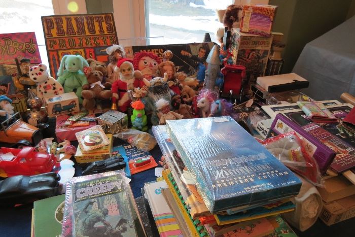 Assorted Vintage toys and games, collectors cards.