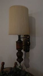 MCM VINTAGE ELECTRIC WALL LAMP....