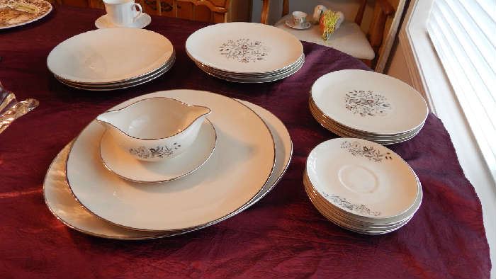 ASSORTED PARTIAL PIECES OF CHINA SET