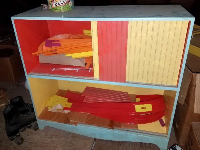 Vintage children's bookcase/cabinet