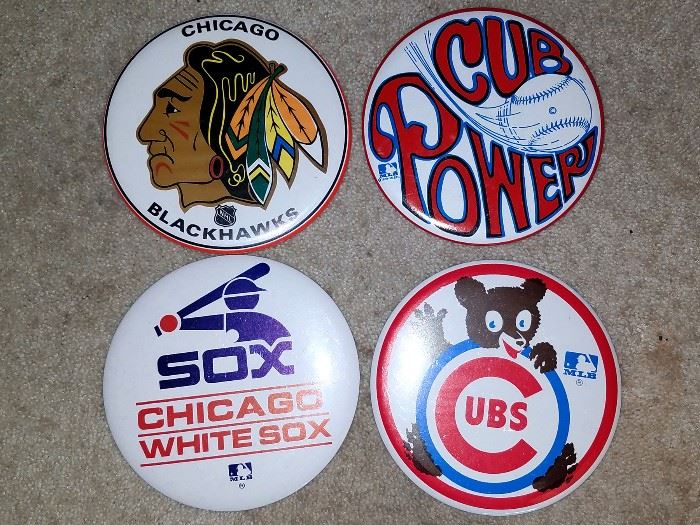 Large Chicago sport button/pins