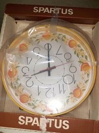 Vintage Spartus peach kitchen clock