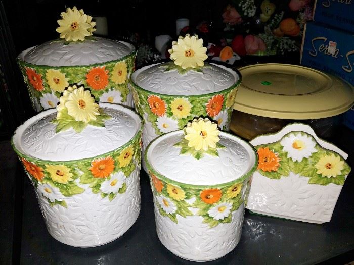 Vintage daisy canister set