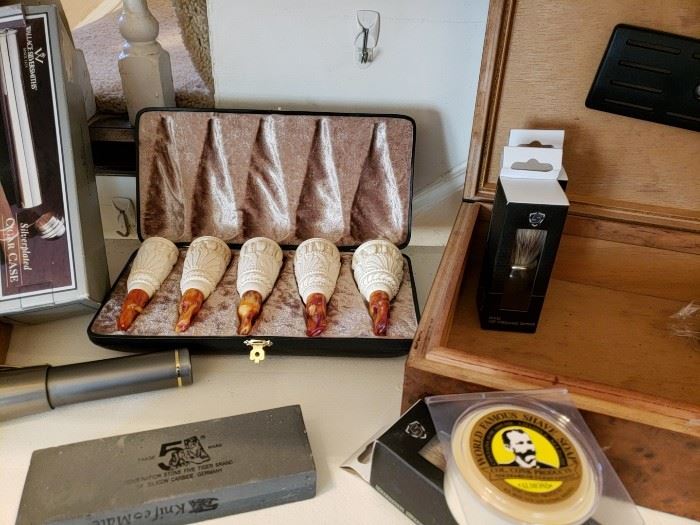 Topkapi Meetschaum cigar holder by I Baglan in a chest case.  value $225.