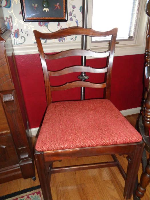4 of these vintage chairs