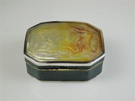 Exceptionally Rare Chinese Silver, Gold & Carved Nacre Table Snuff Box, circa 1820.