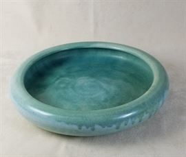 RARE Qing celadon drip-and-spiral pattern glazed porcelain large bowl with rolled rim.  Chinese, circa early 19th century. 