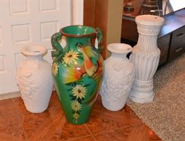 MANY LARGE POTS, VASES AND PEDESTALS