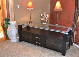 NICE TV STAND WITH STORAGE