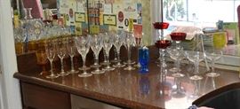 CRYSTAL AND GLASS STEMWARE