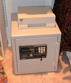 SENTRY MODEL S-3877 - EXCELLENT CONDITION -KEY INCLUDED BUT BUYER WILL HAVE TO PAY SENTRY $25.00 FOR COMBINATION