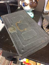 Victoria lockbox safe