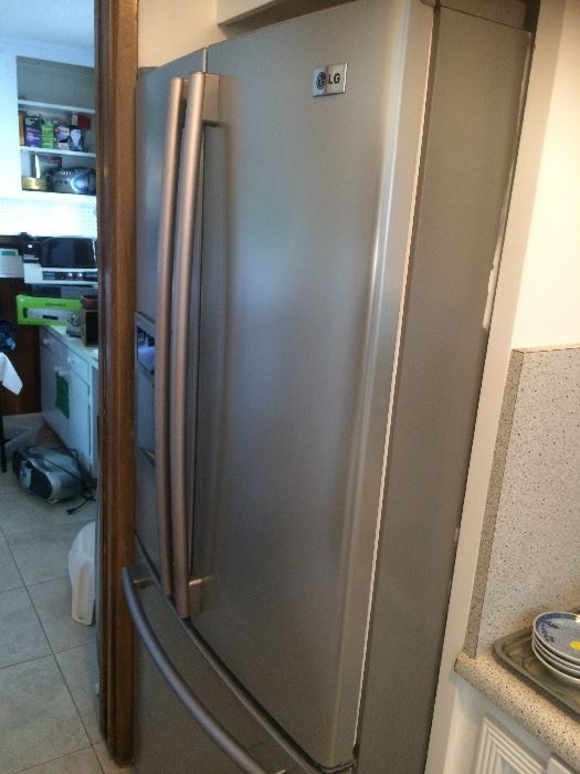 LG Refrigerator, very clean, nearly new