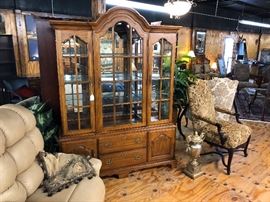 Beautiful Thomasville china cabinet, lighted with glass shelves.