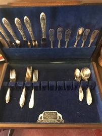 Mixed silverplate flatware set