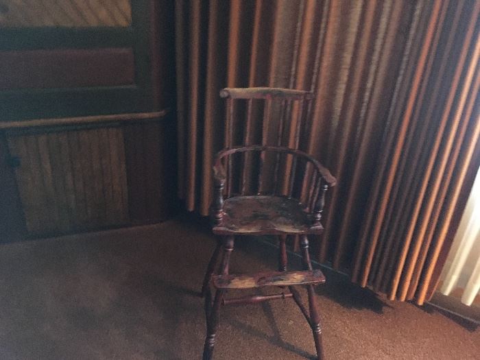 Antique youth chair in great condition