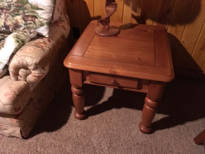 End table, there are 2