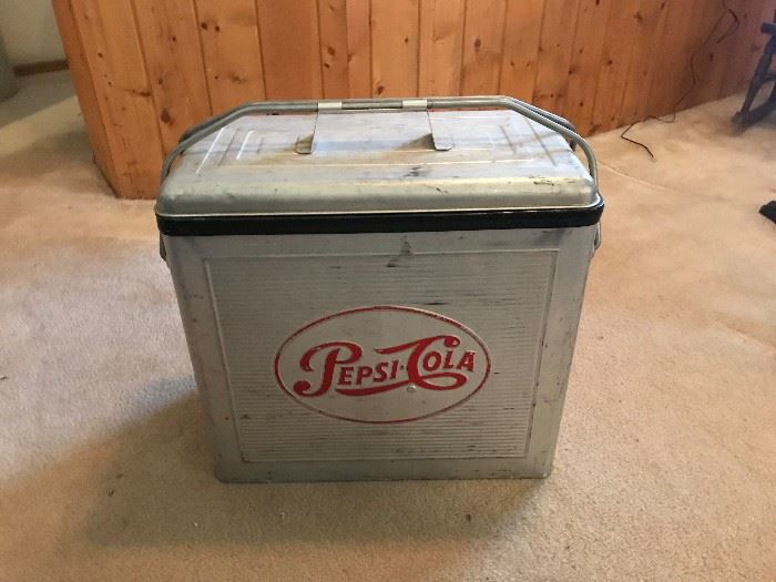 This vintage cooler is in excellent condition