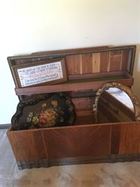 Cedar chest, nice wood, good condition