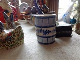 Blue Delft tooth pic holder