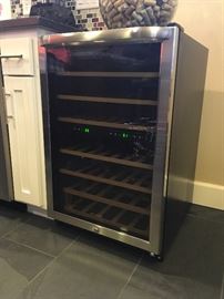 Fridgedaire 38 bottle Wine Fridge