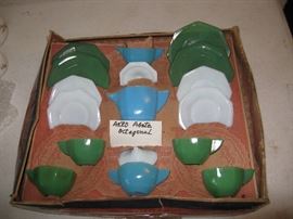 1946 Akro Agate Octagonal Child Dish Set - MINT IN ORIGINAL BOX!